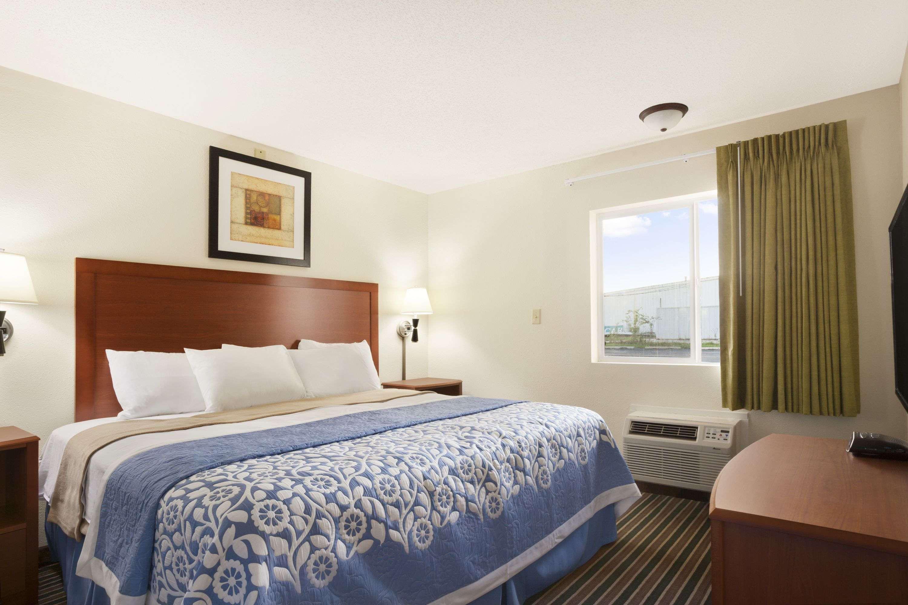Days Inn By Wyndham Champaign/Urbana Dış mekan fotoğraf