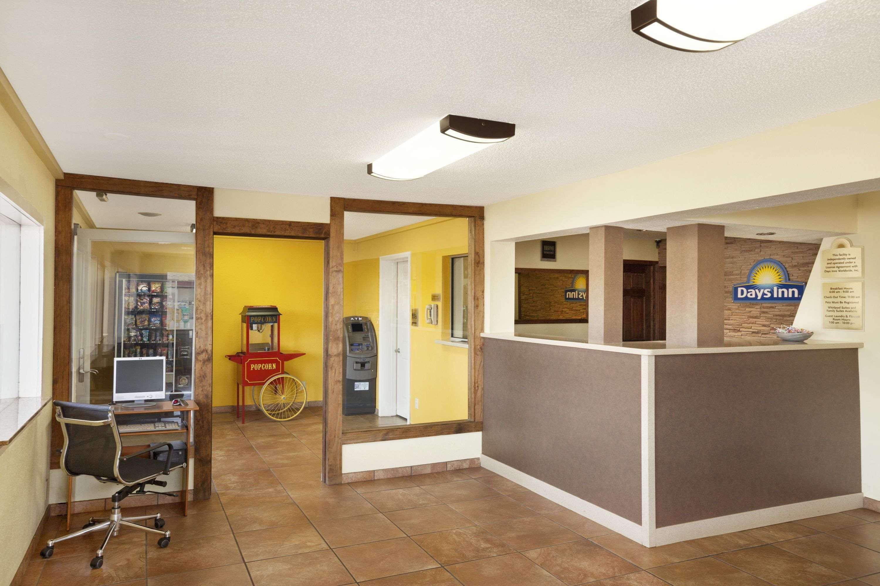 Days Inn By Wyndham Champaign/Urbana Dış mekan fotoğraf