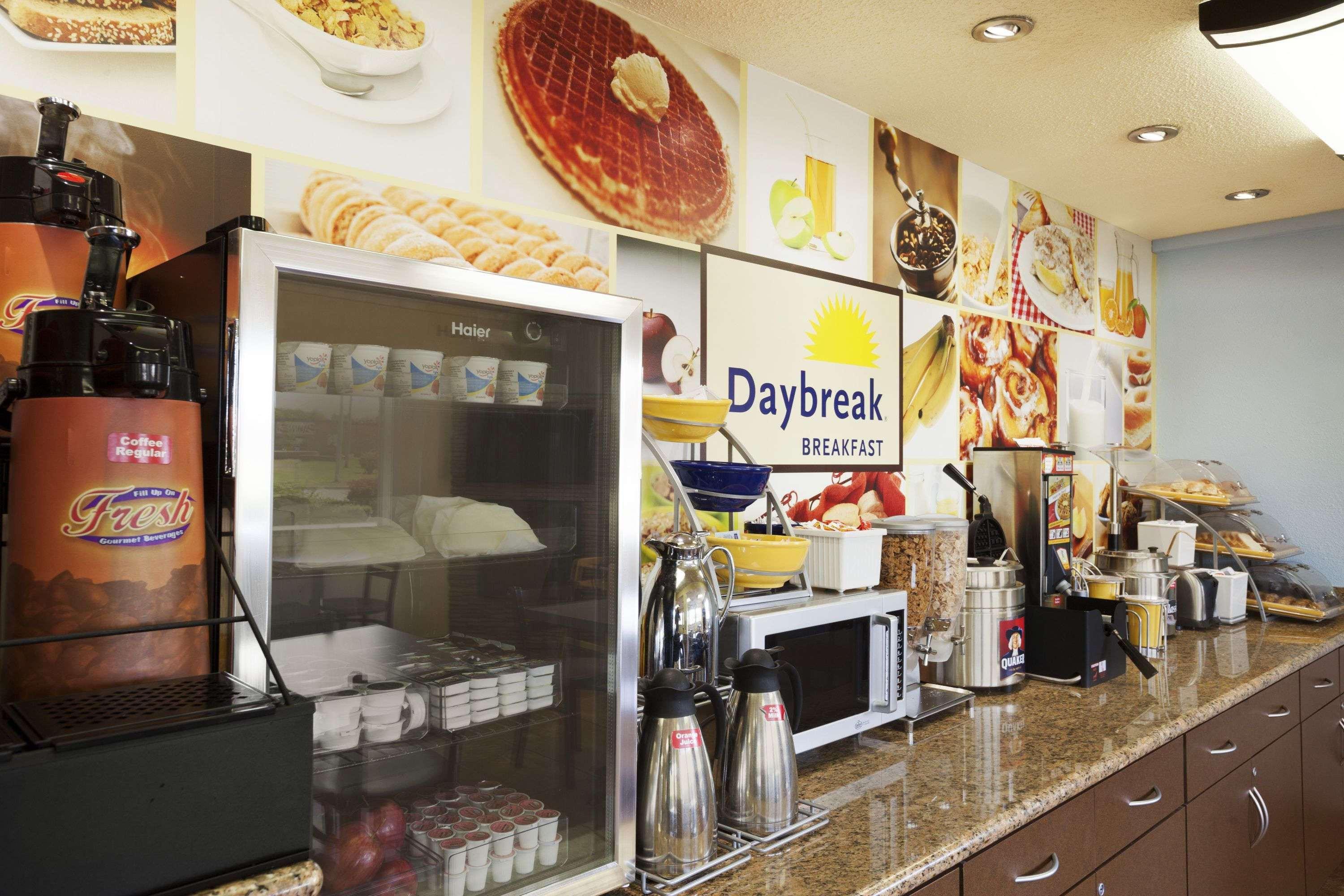 Days Inn By Wyndham Champaign/Urbana Dış mekan fotoğraf
