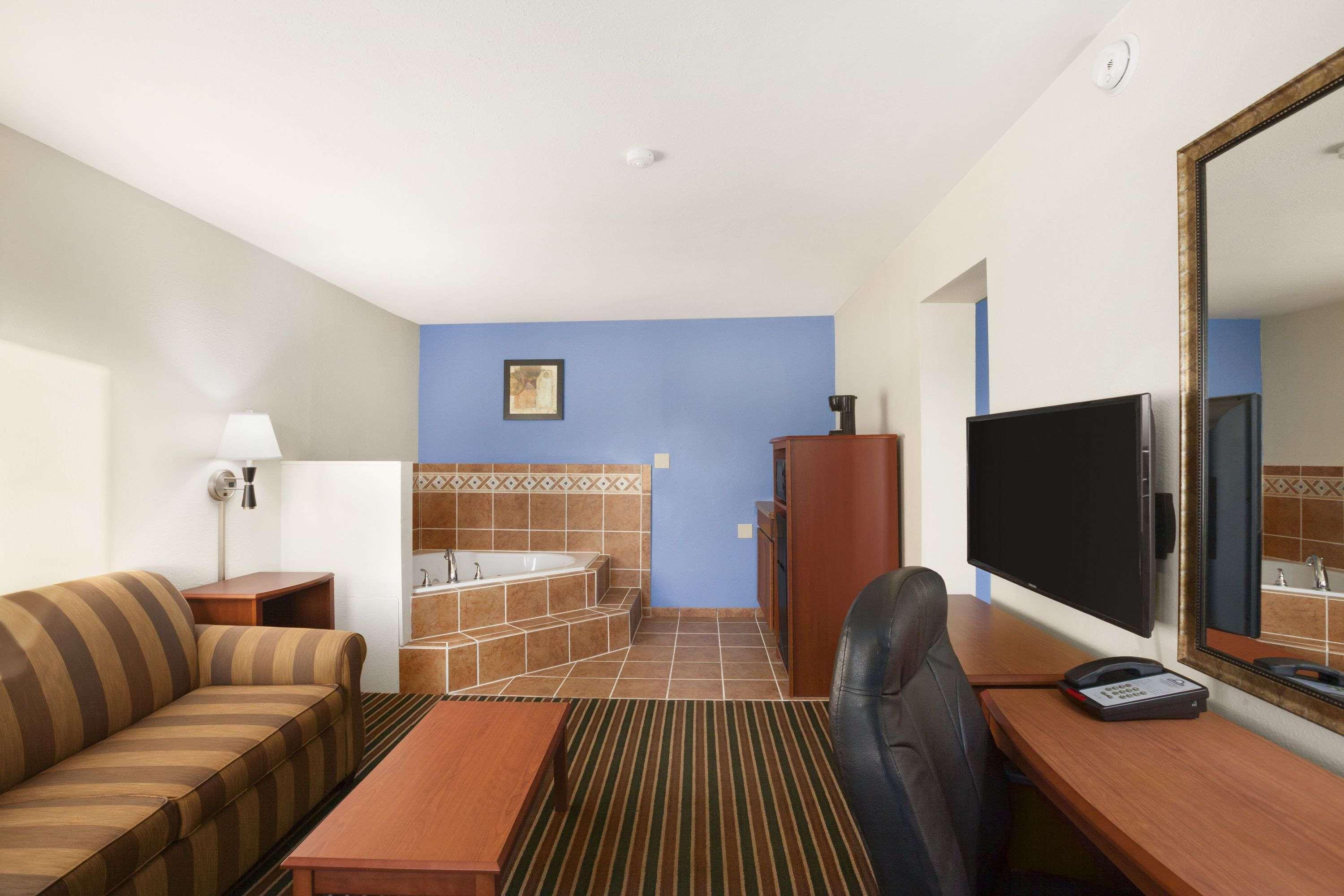 Days Inn By Wyndham Champaign/Urbana Dış mekan fotoğraf