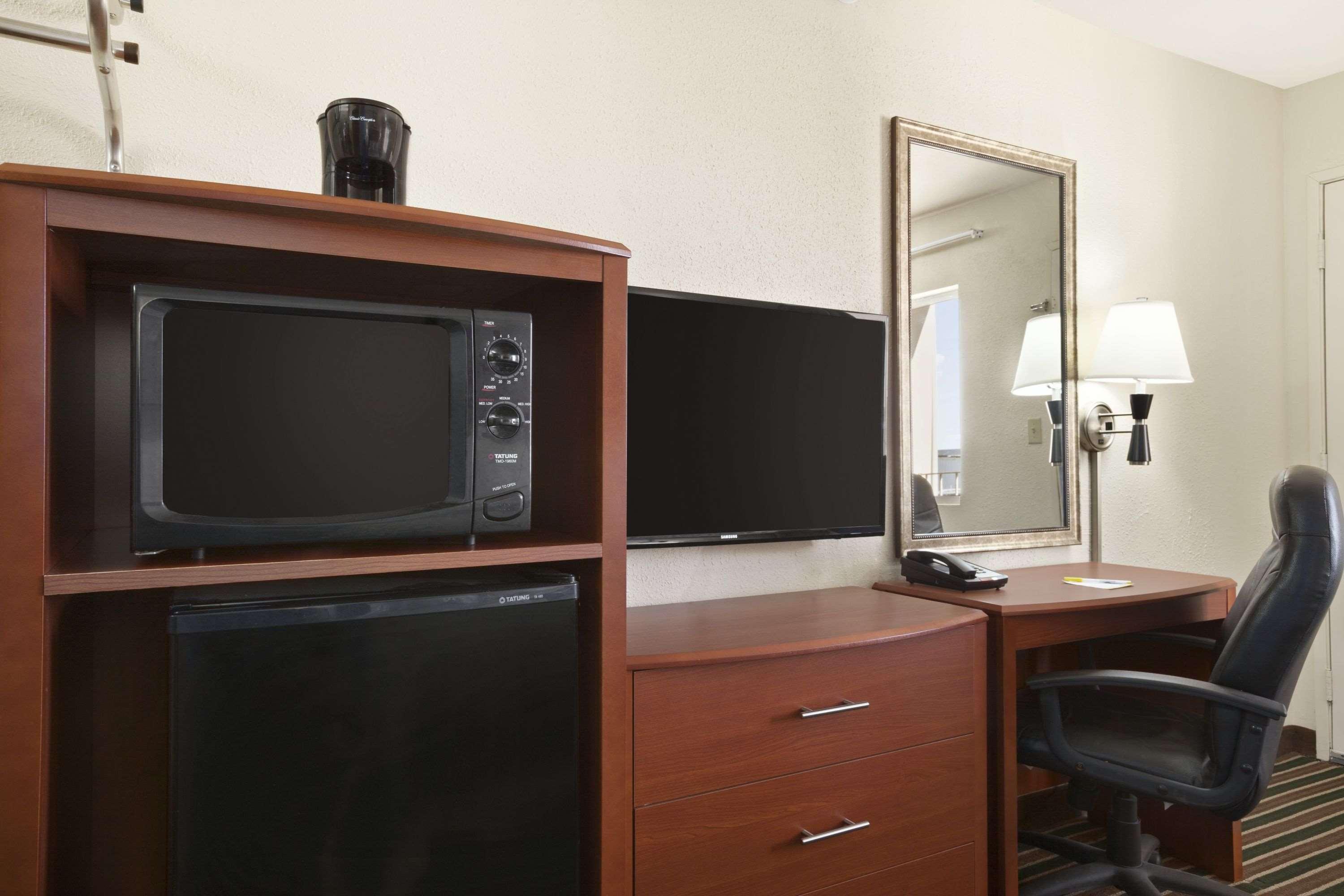 Days Inn By Wyndham Champaign/Urbana Dış mekan fotoğraf