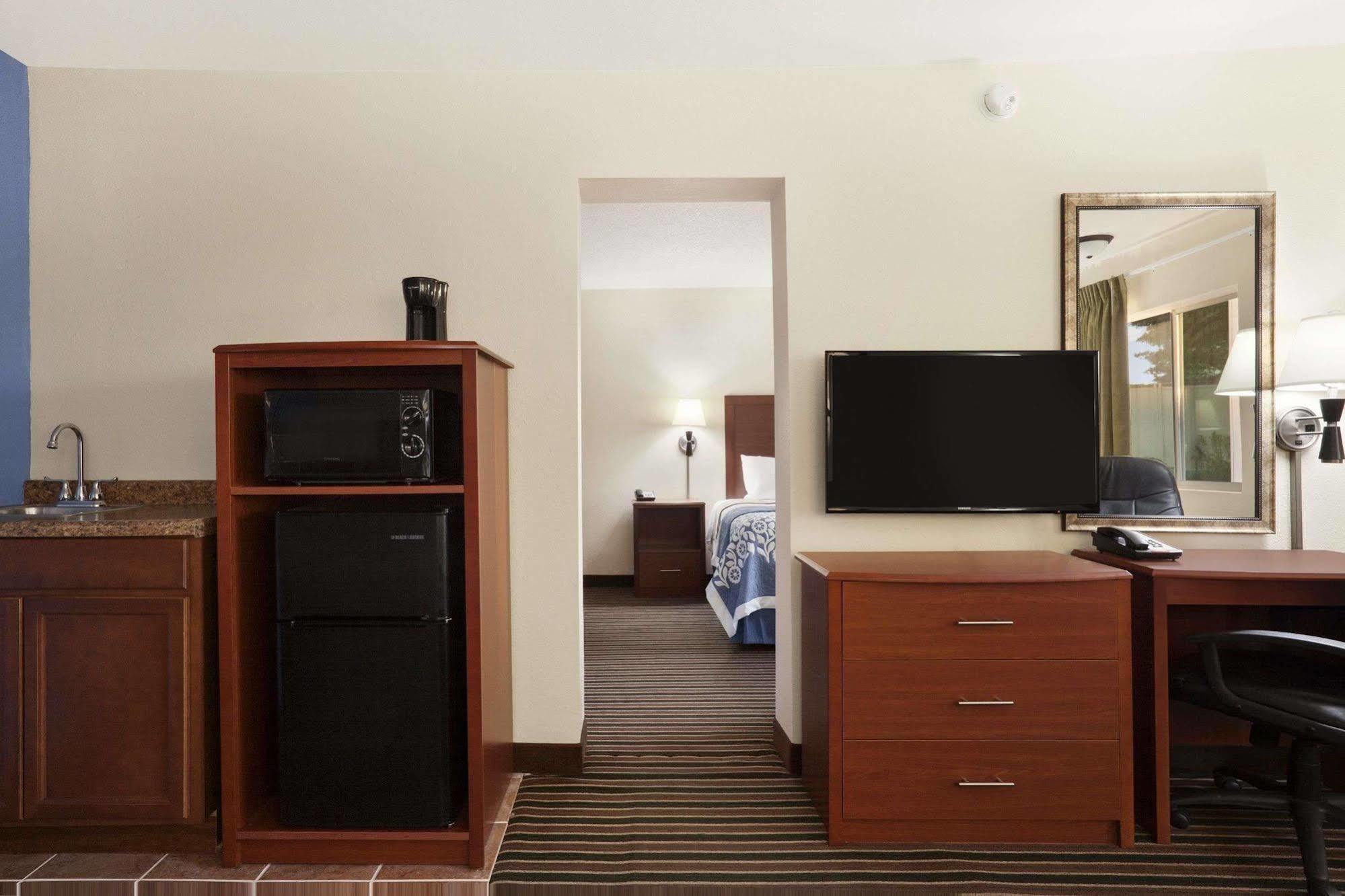 Days Inn By Wyndham Champaign/Urbana Dış mekan fotoğraf